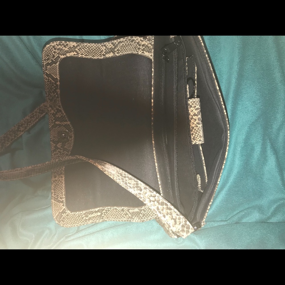 🔥Liz Claiborne animal print purse🔥 - Picture 5 of 5